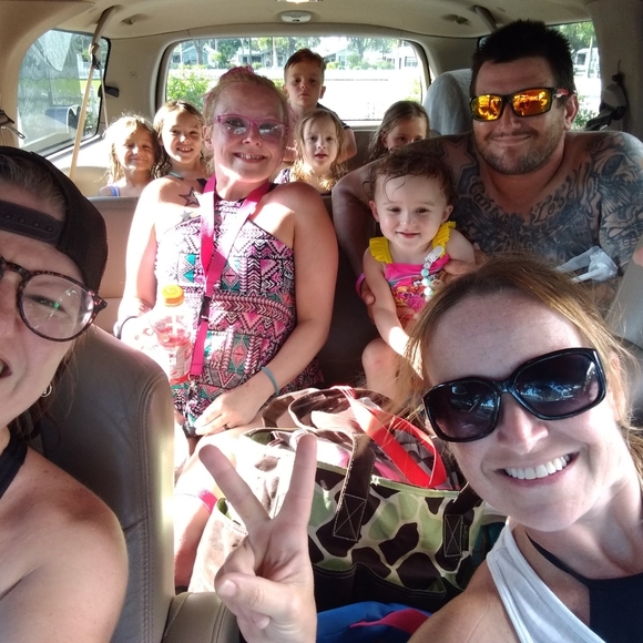 Meet your Posher, Dominique - Picture 2 of 3